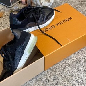 LV trainer sneakers size 5
